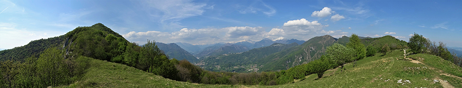 Panoramica al Colle di Sant'Anna con vista sulla conca di Zogno